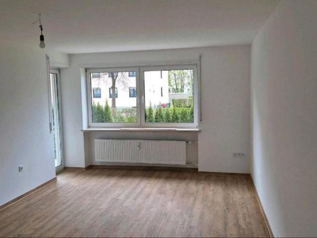 78qm Kernsanierte EG Wohnung mit 60qm Garten, Balkon, Keller