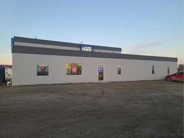 7902 102 Avenue, Peace River, AB, T8S 1A1 commercial for lea.