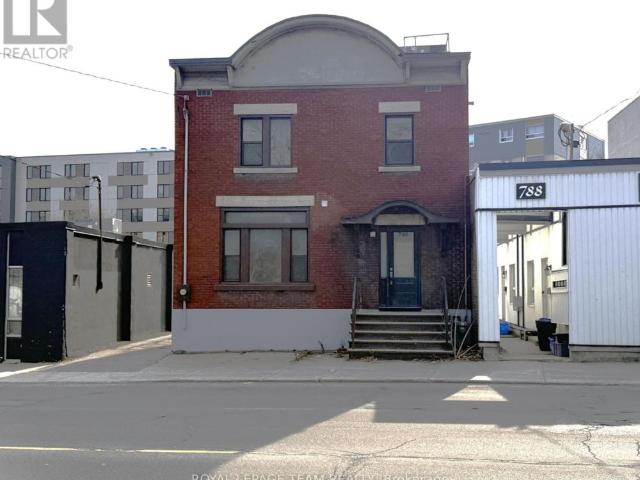 790 Bronson Avenue Ottawa, ON K1S4G4