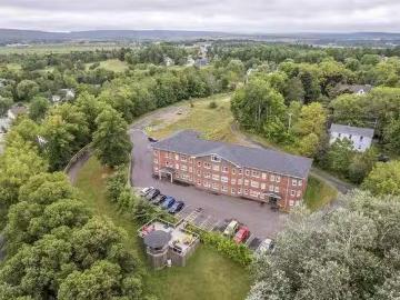 House for sale in Hants - Parking