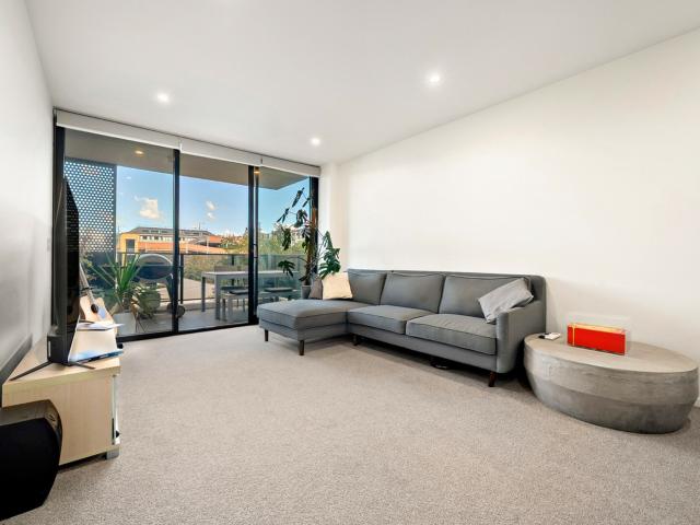79/26 antill street, dickson act for rent lj hooker