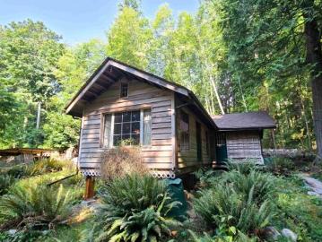 793 Andy'S Bay Road, Gambier Island, BC, V0N 1V0 house for sale | Listing ID R3100 | Royal LePage