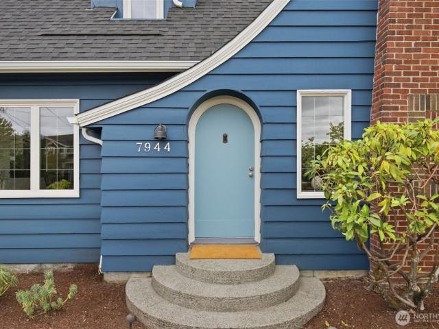 7944 Seward Park Avenue S