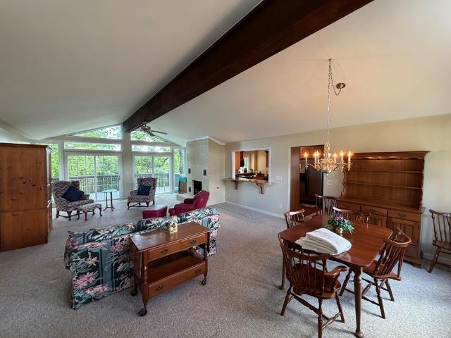 794 Rhododendron Rd
