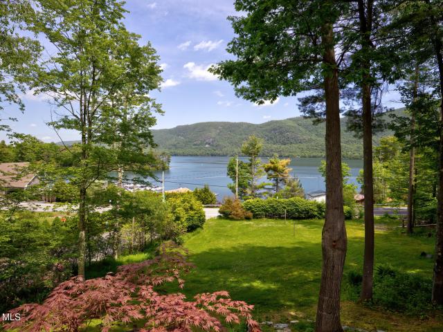 7955 Lakeshore Drive