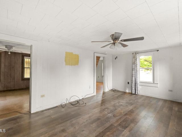 7958 Blue Springs Parkway