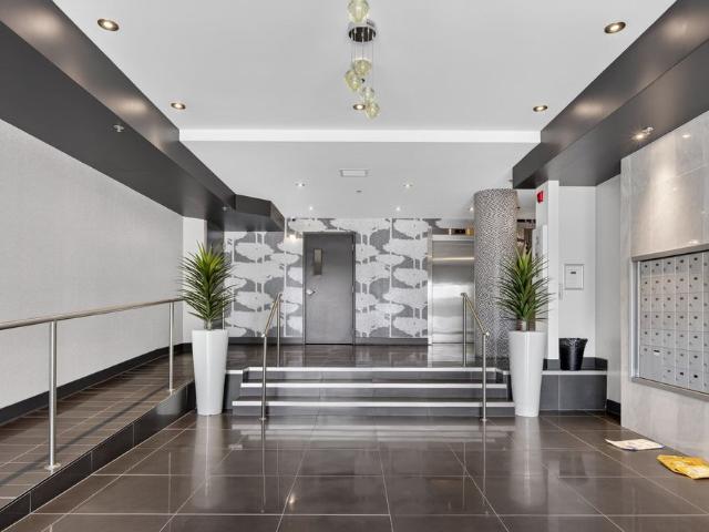 795 Ch. du Bord du Lac Lakeshore, Dorval, QC H9S