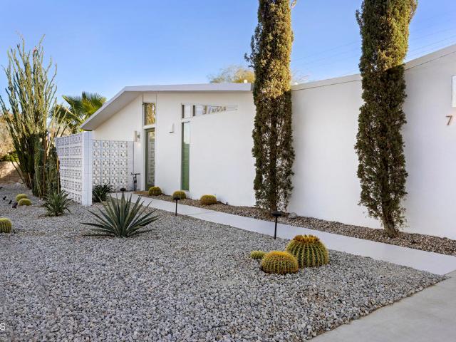 795 E Racquet Club Road
