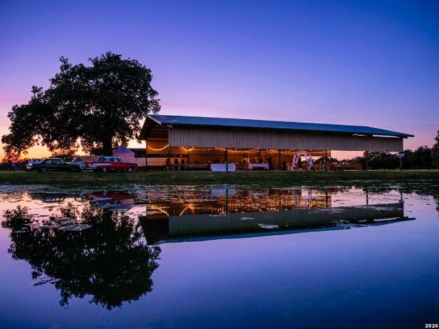 799 County Road 6612, Devine, TX 78016 | MLS #1958