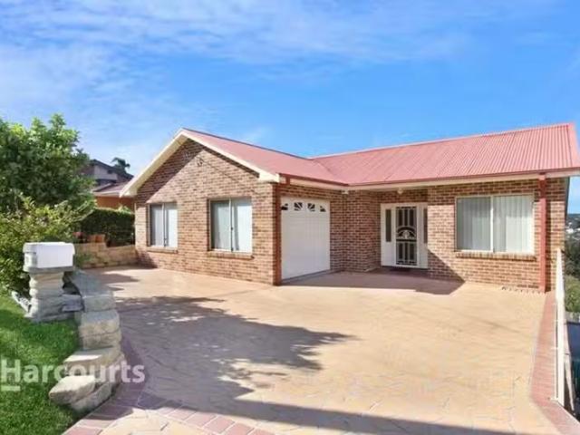 79 Blackman Parade, Unanderra, NSW 2526 House for Rent