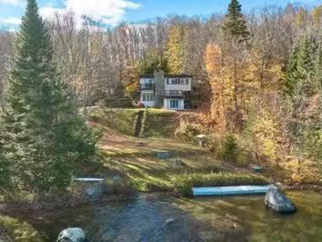 79 Ch. Vaillancourt, Saint Donat, QC, J0T 2C0 Luxury House f.