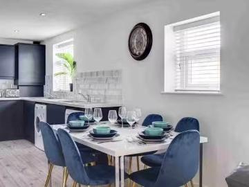 79 Cotswold Street, L7 6 Beds 3 Baths