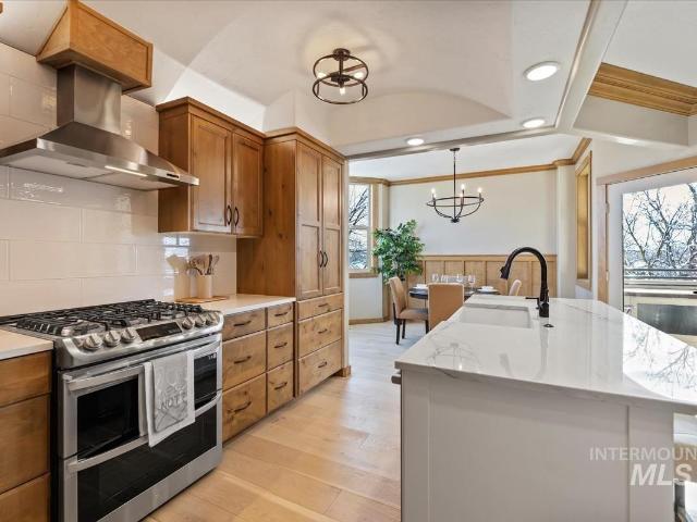 79 E Aikens Street 221