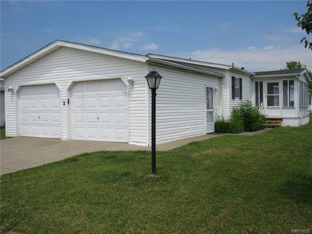 79 Golden Pond Est, Akron, NY 14001