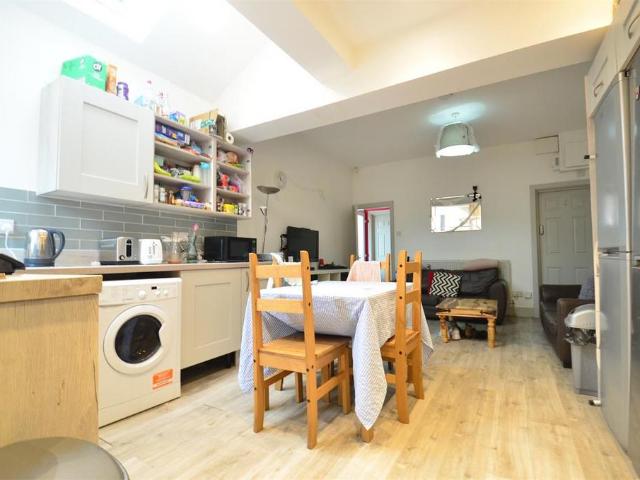 79 Gleave Road, Metchley, B29 6JN, United Kingdom | 6 bed townhouse for rent #139268988 | Rentberry