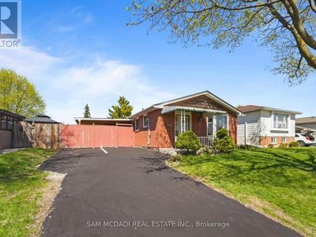 79 Locheed Drive, Hamilton, ON, L8T 4L5 house for sale | Listing ID X13511 | Royal LePage