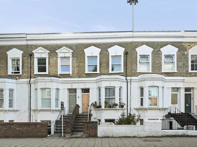 79 Loftus Road, London, W12 7EL, United Kingdom | 3 bed apartment for rent #128136133 | Rentberry