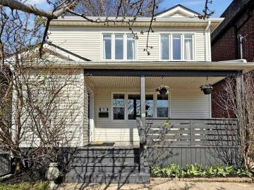 Toronto, Ontario - Garden, Fireplace, Deck