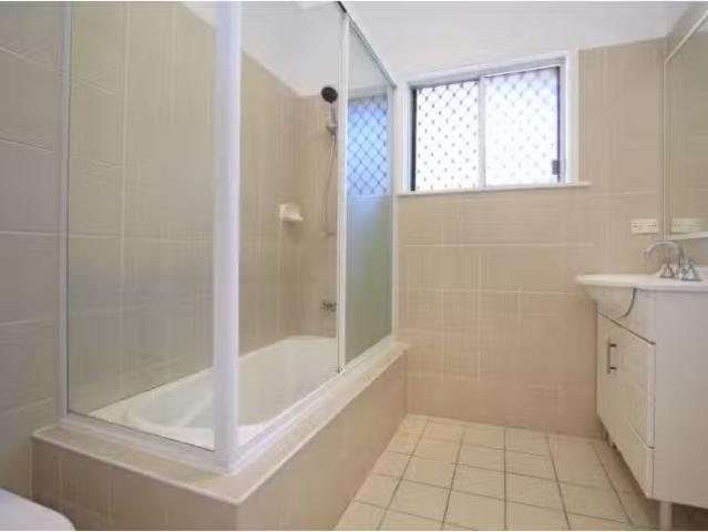 79 Murphys Avenue, Keiraville House for rent Listed by Annett.