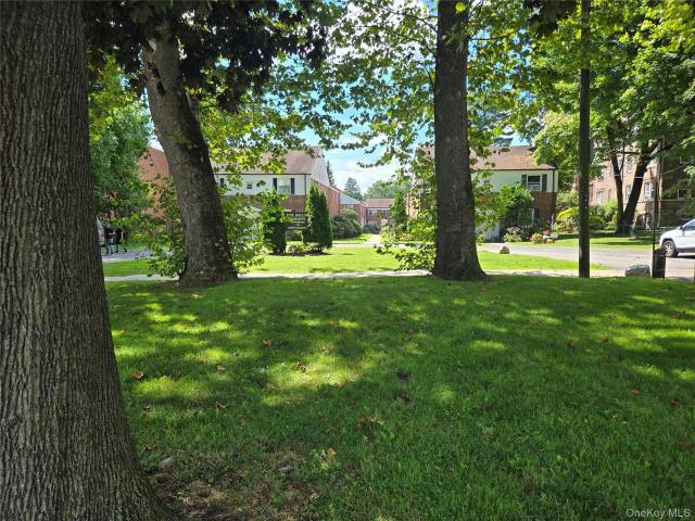79 N Broadway D2