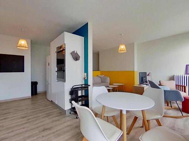 79 RUE PHILIPPE FABIA Lyon 69008 Chambre 2 T4 Meublé 445 €CC
