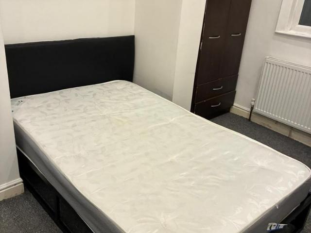 79A Cardigan Road, Leeds LS6 4 bed house to rent £2,738 pcm £632 pw