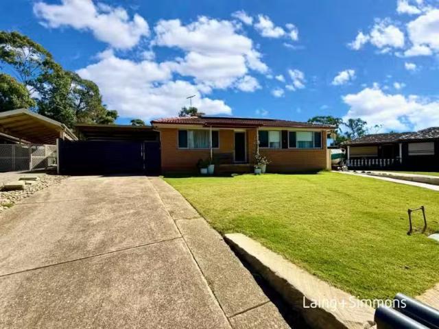 7 Malone Cres, Dean Park House for rent Listed by Christen Si.