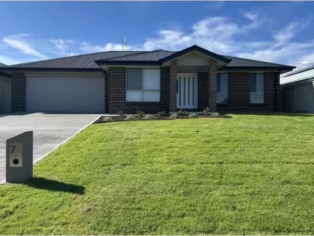 7 Malanda Avenue, Dubbo House for rent Listed by Property Man.