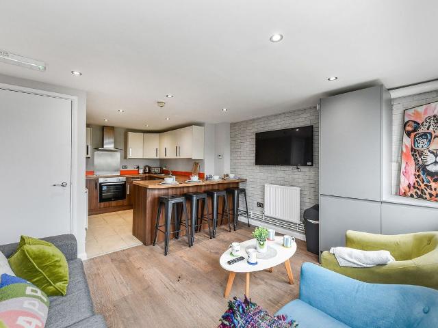 7 Malin Hill, Nottingham NG1, 5 bed flat to rent, £2,600 pcm | PrimeLocation
