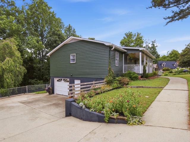 7 Maple Leaf Court