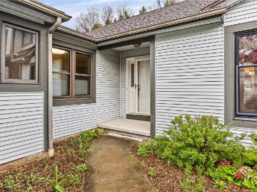 7 Midlakes Drive