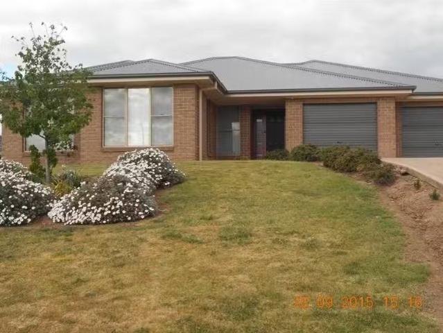 7 Miller Crescent, Mudgee House for rent Listed by Chloe Brow.