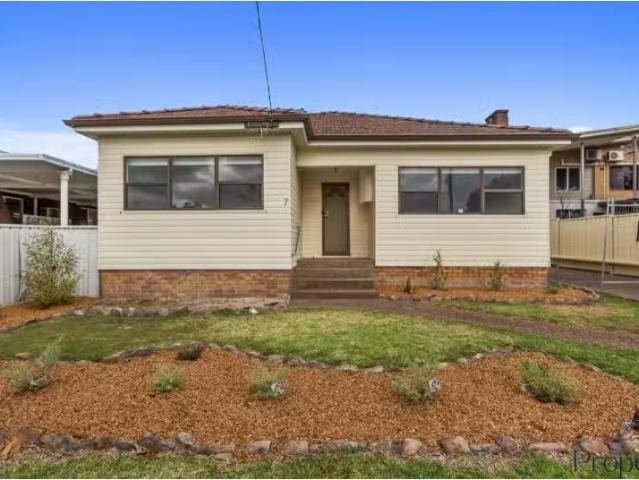7 Milton Street, Beresfield House for rent Listed by Abby Jon.