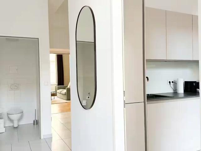 7 Min to City Center | U1 Taubstummengasse | Sunny Terrace, Vienna Amsterdam Apartments for Rent