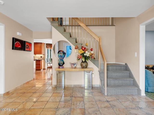 7 Monroe Drive