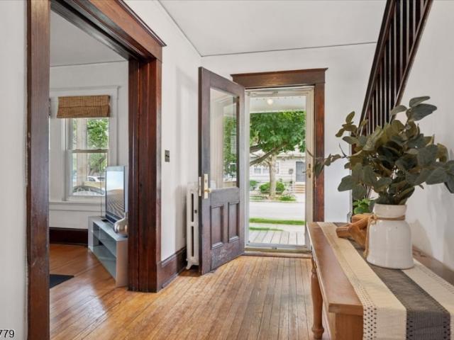 7 Morris Plains Ave