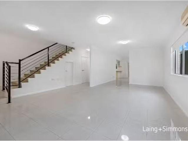 7 Northcott Street, SOUTH WENTWORTHVILLE Townhouse for rent L.