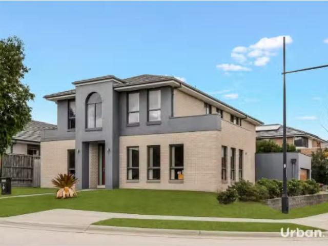 7 Oakhill Crescent, Colebee House for rent Listed by Pm North.