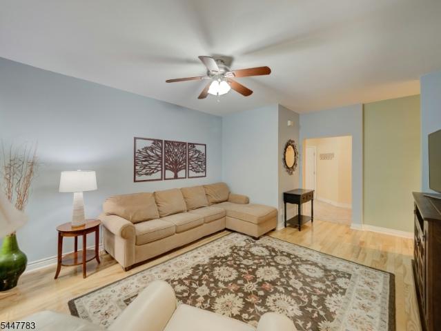 7 Old Orchard Ct