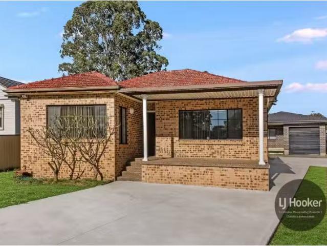 7 Oswald Street, Guildford House for rent Listed by Lj Hooker.
