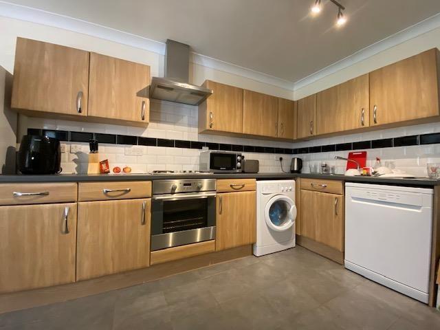 7 Abbeyfields, Peterborough PE2, 2 bed flat to rent, £950 pcm | PrimeLocation