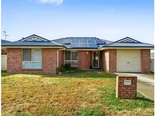 7 Aldred Avenue, Armidale House for rent Listed by Finlai Bir.