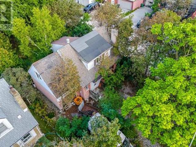 7 Ashbourne Drive, Toronto, ON, M9B 4H1 house for sale | Listing ID W13787 | Royal LePage