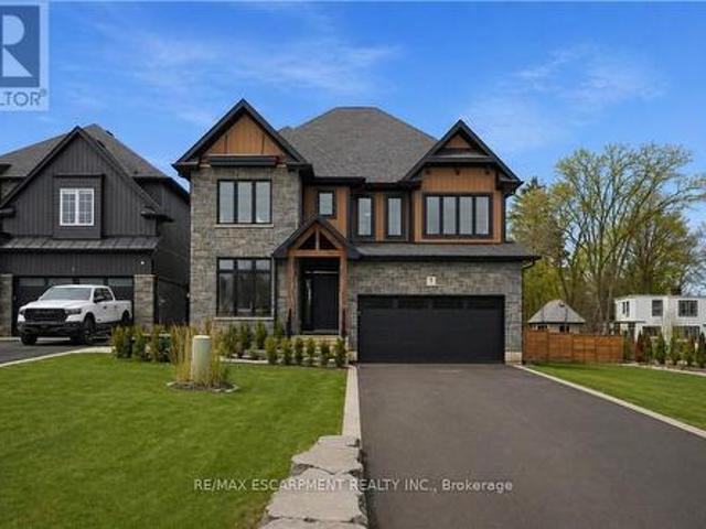 7 Bartlett Avenue, Grimsby, ON, L3M 5N7 house for sale | Listing ID X13774 | Royal LePage