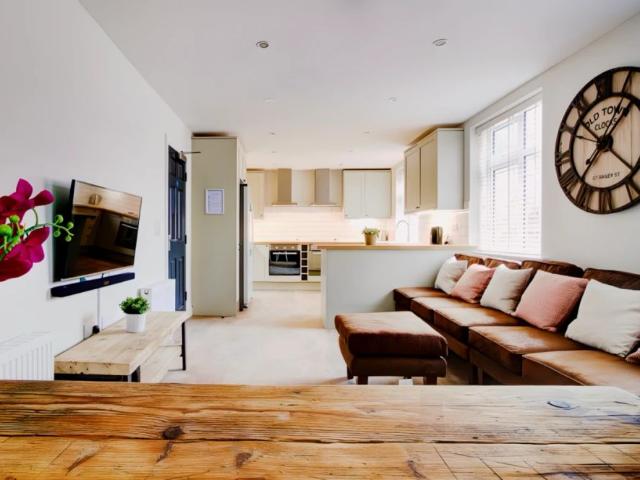 7 Bed 2 Bath
