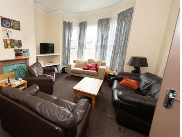 7 Bed 31 Richmond Road, Headingley, Leeds LS6 1BX Student