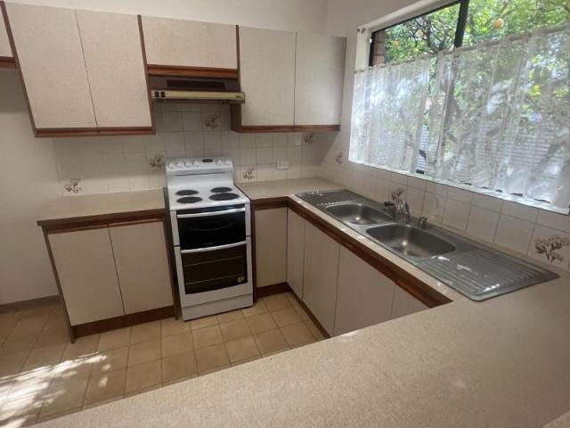 7 bed | apartment to let in 13 RENNER STREET EAST SIDE NT 0870