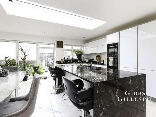 7 bed house to rent