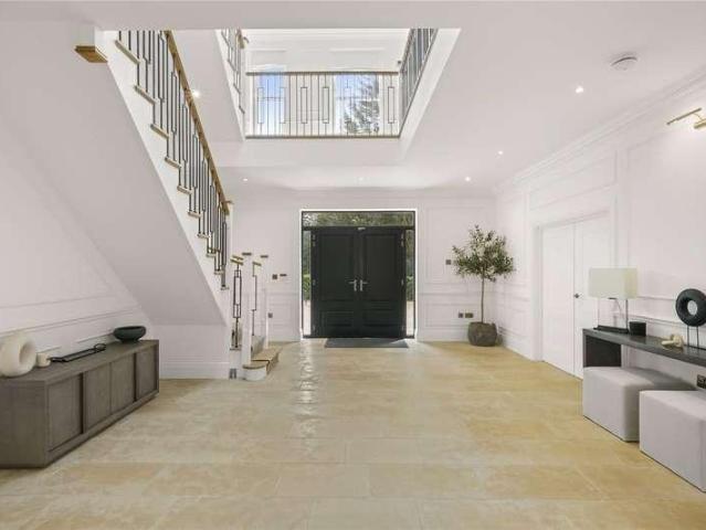 7 bed house for sale