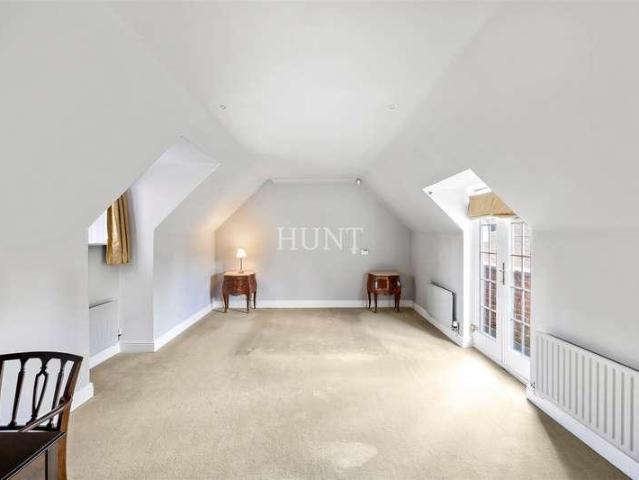 7 bed house for sale
